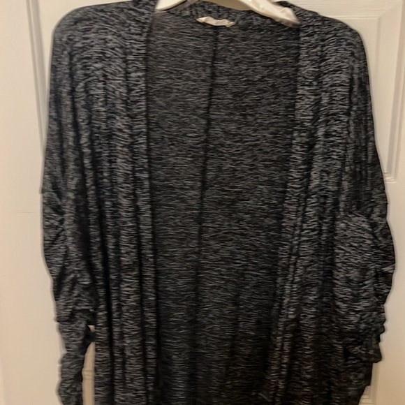 Cardigan with fancy sleeves - Picture 2 of 6